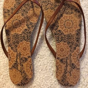 American Eagle Flip Flops